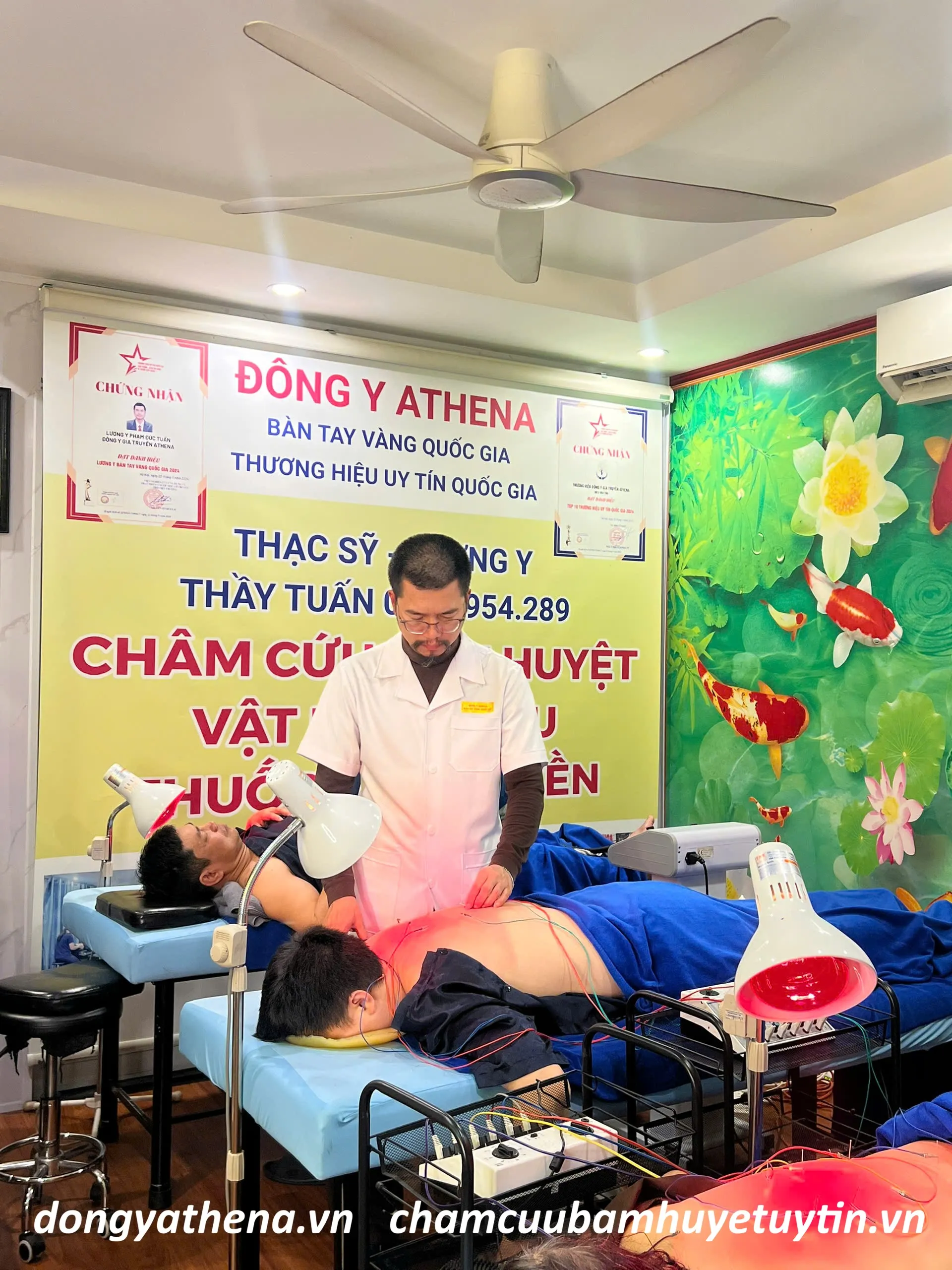 ThS. Lương y Phạm Đức Tuấn thực hiện Kỹ thuật Vô Thống Châm hay thiền châm không đau tại Athena