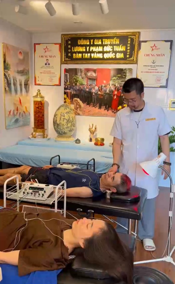 Cụ Ông Parkinson kèm Tai Biến 3 Năm Tự Đi Bộ Và Bấm Thang Máy