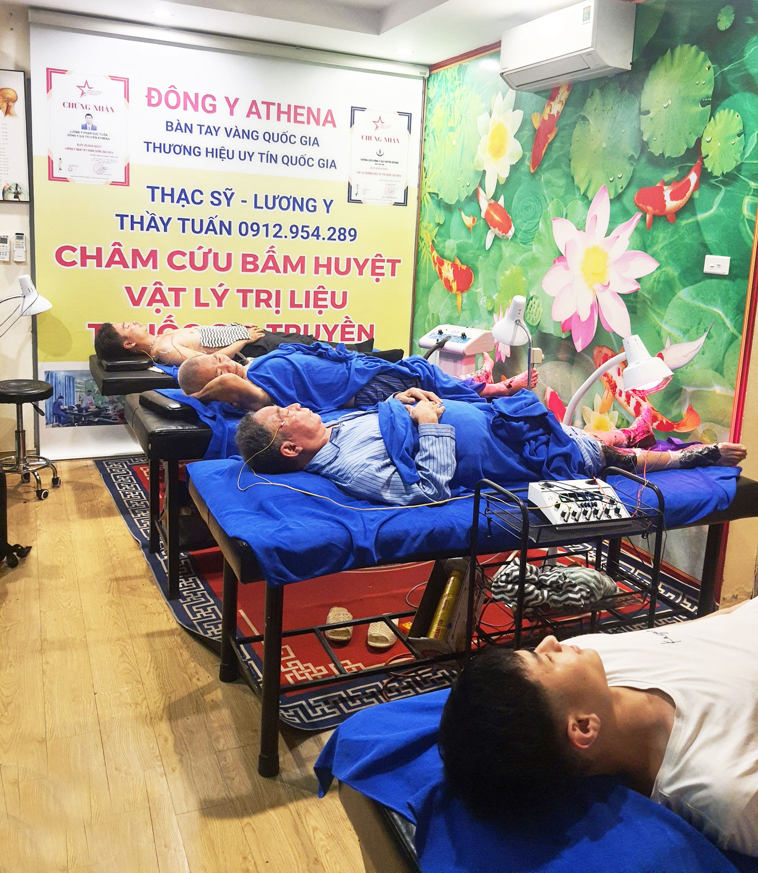 Kết hợp châm cứu - bấm huyệt - vật lý trị liệu: Bộ 3 hoàn hảo cho người bệnh mãn tính