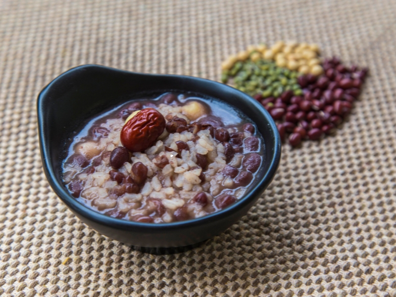 Cháo đậu đỏ táo đỏ: Món ăn dưỡng sinh giúp thanh nhiệt, an thần, bổ huyết